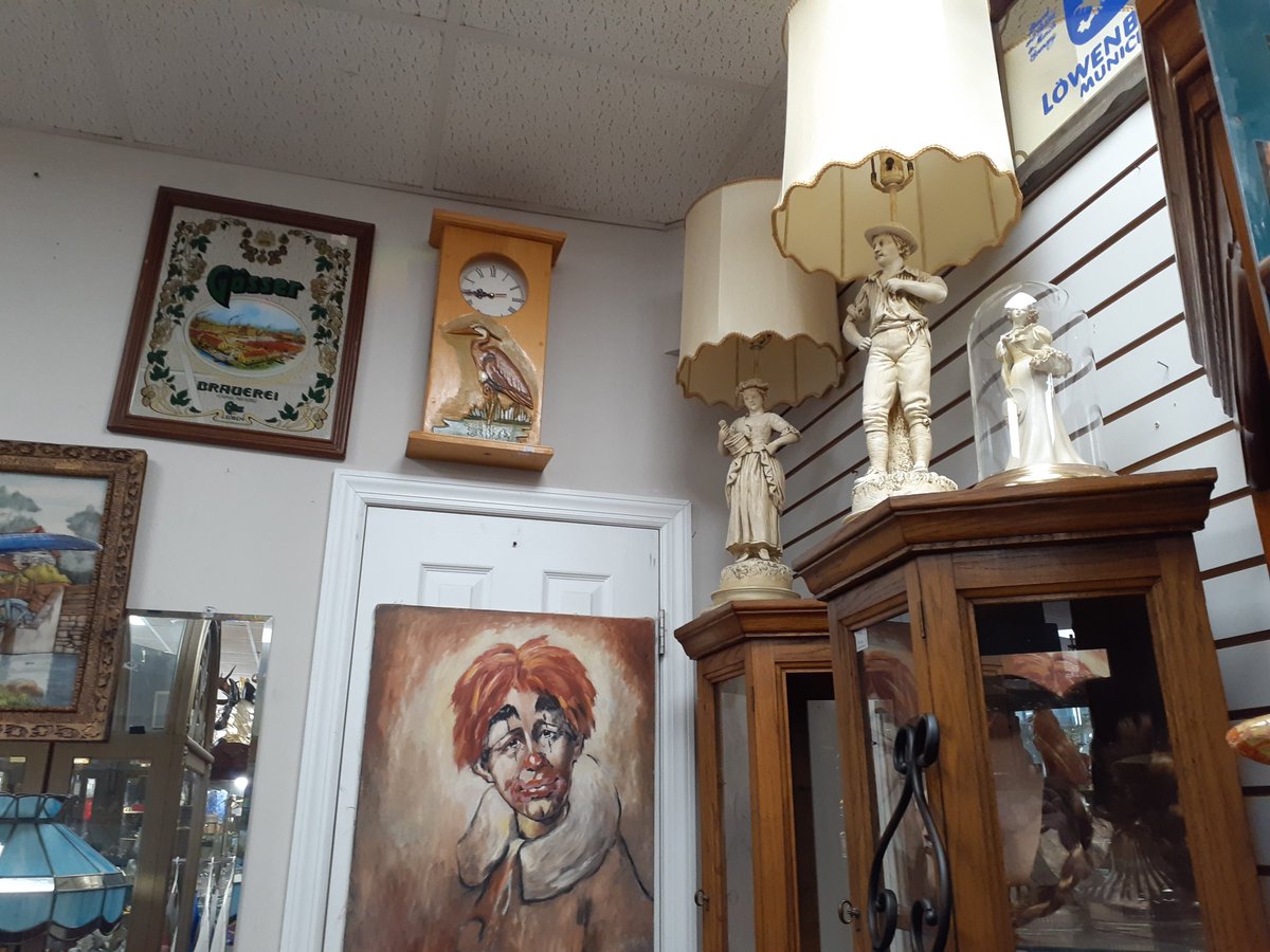 hi. I took a lot of pictures of the antique store. this is a thread