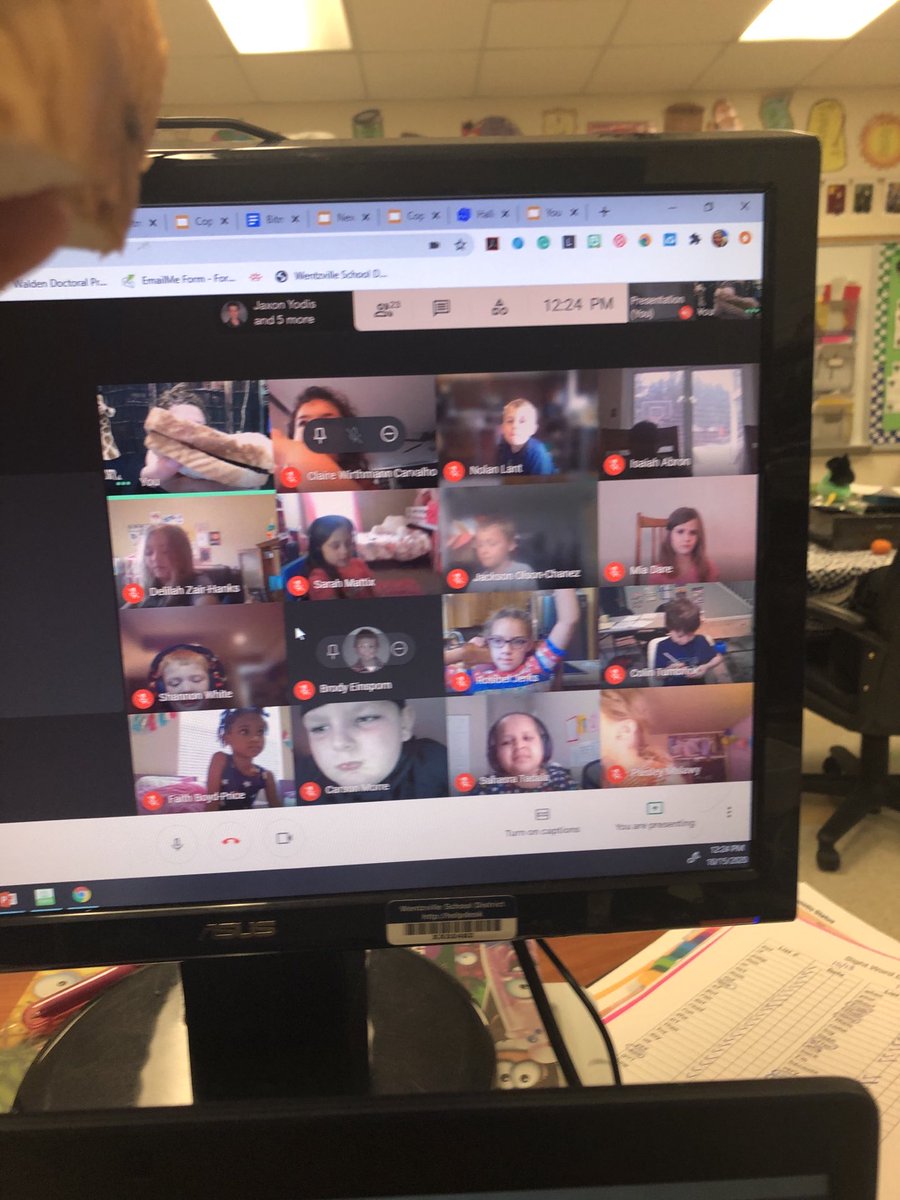 LVEHoffman's tweet photo. We had a few laughs trying to reach Mrs Hoffman how to make a PBJ. Now we know how important exact steps are in our how to stories! #wsdva #lveleads https://t.co/dgXcczD0Vt