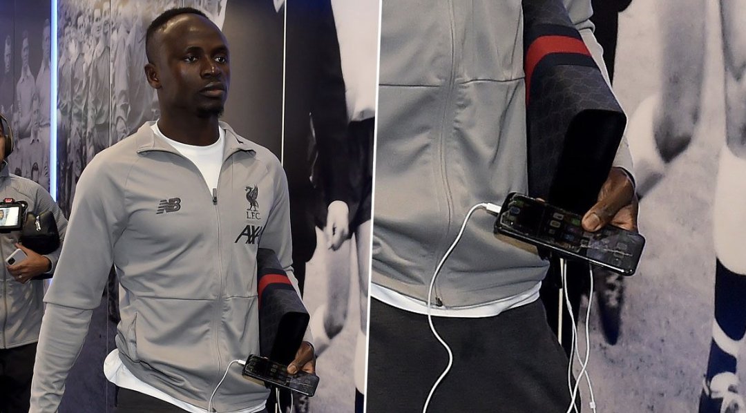4) In 2018, despite making $10M annually, Liverpool's Sadio Mané was spotted with a cracked iPhone.When asked why, his response was legendary."Why would I want 10 Ferraris, 20 diamond watches and 2 jet planes? I prefer to build schools and give poor people food or clothing.”