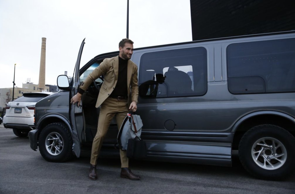 5) Kirk Cousins has earned over $200M in his NFL career, yet he still drives a 20-year-old GMC Savana conversion van with over 150,000 miles on it.The funniest part?The van is a hand-me-down from his grandmother.