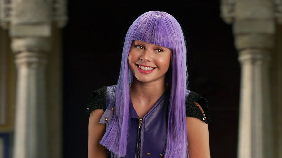 DisneyBrandTVPR's tweet image. Disney Channel stars take on spooktacular spoofs in the sketch comedy show, #DCHalloweenHouseParty. Hosted by @TobieWindham, the cast transforms themselves and their homes with wacky sketches and other ghostly surprises. Airs Friday, Oct. 16 on #DisneyChannel and in #DisneyNOW.