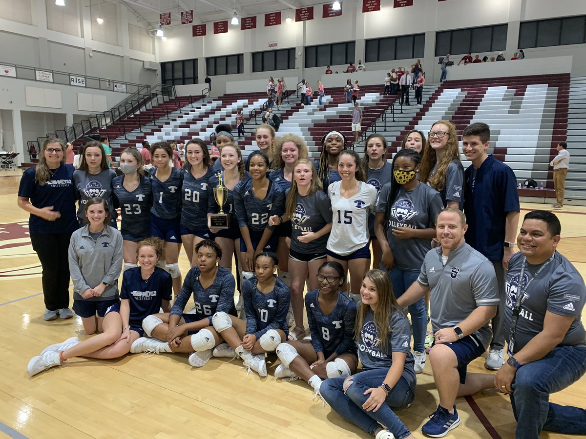 mweldon_tift's tweet photo. Lady Devils win region! First time in school history! Ladies Devils finish 31-3 on the season and will host the first round of the state playoffs next week! So Proud! Love you Ladies! Keep Climbing! #4TheT #LuvYaBlu https://t.co/uSQP7yZW2N