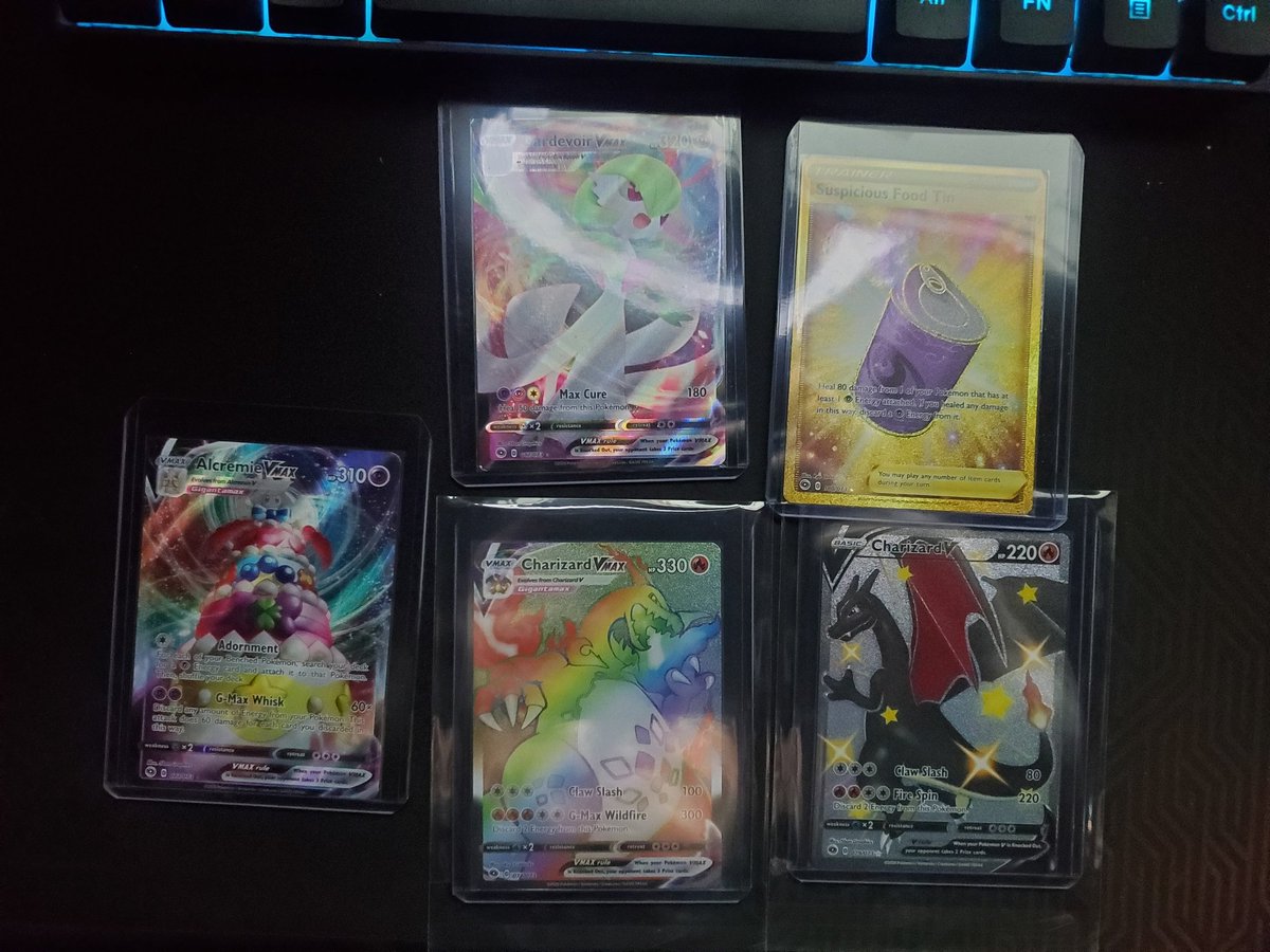 ikahres's tweet image. Today's pull so far!!!! Vmax zard came out on the 2nd box and the shiny zard on #6!

#pokemontcg #charizardv #charizardvmax #twitch #stream #boxopening #elitetrainerbox #etb #tcg
