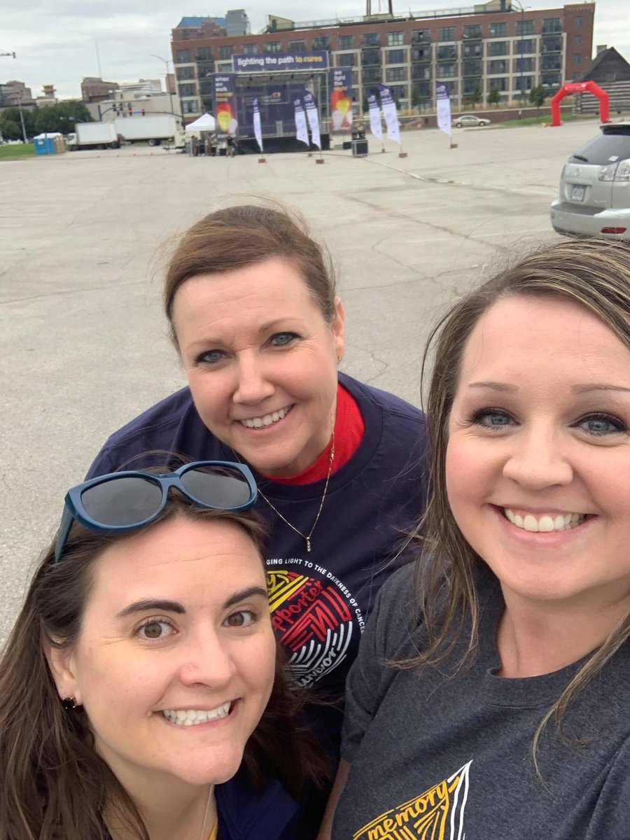 JessicaMBarlow's tweet photo. Attending #LightTheNight virtually this year! Missing my LLS Logistics Committee event crew! 💛❤️ @LLSIowa https://t.co/eeXqsEAIcp