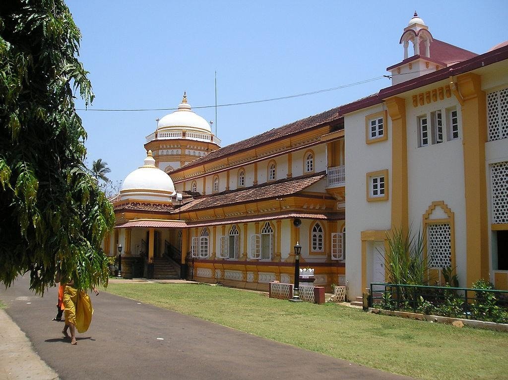 4. Ramnathi Temple - The Temple of Ramnathi is located in Bandivade in Goa. It is believed that the idol of Shri Ramnath was installed 3,000 years back by Lord ram and the deity here holds the power of lord Rama as well as lord Vishnu.