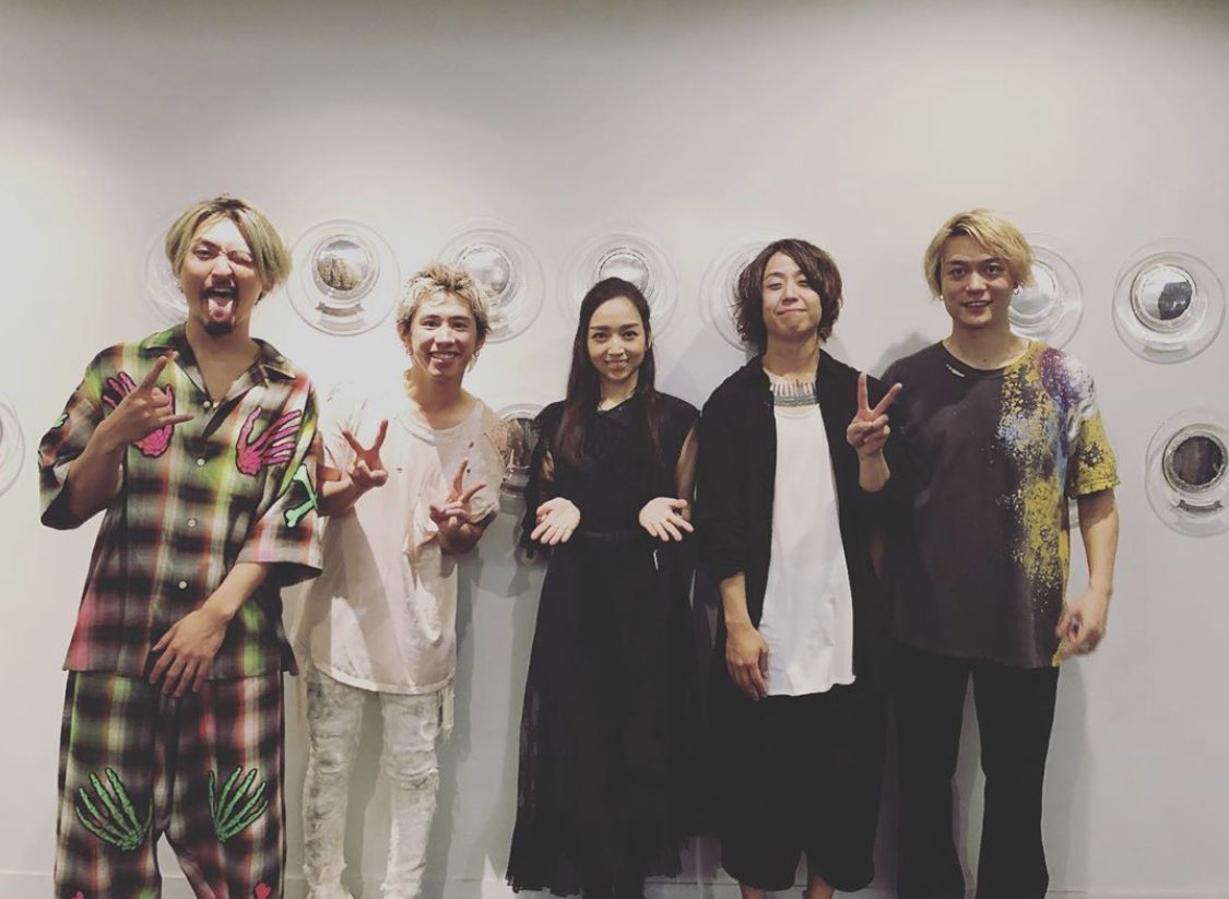 24r333's tweet photo. 昨日までアーカイブ配信をやってくれたから充分に楽しめた(˙˘˙̀ ✰
リアルタイムでも視聴できて満足( ´ ▽ ` )ノ
当たり前のようにライブが開催される日を楽しみにしてる✨✊🏽生きよう
#oneokrock #ワンオクロック #配信ライブ
#fieldofwonder #atstadium #stadium #live
#streaminglive #streaming https://t.co/1Wrh3ybNF8