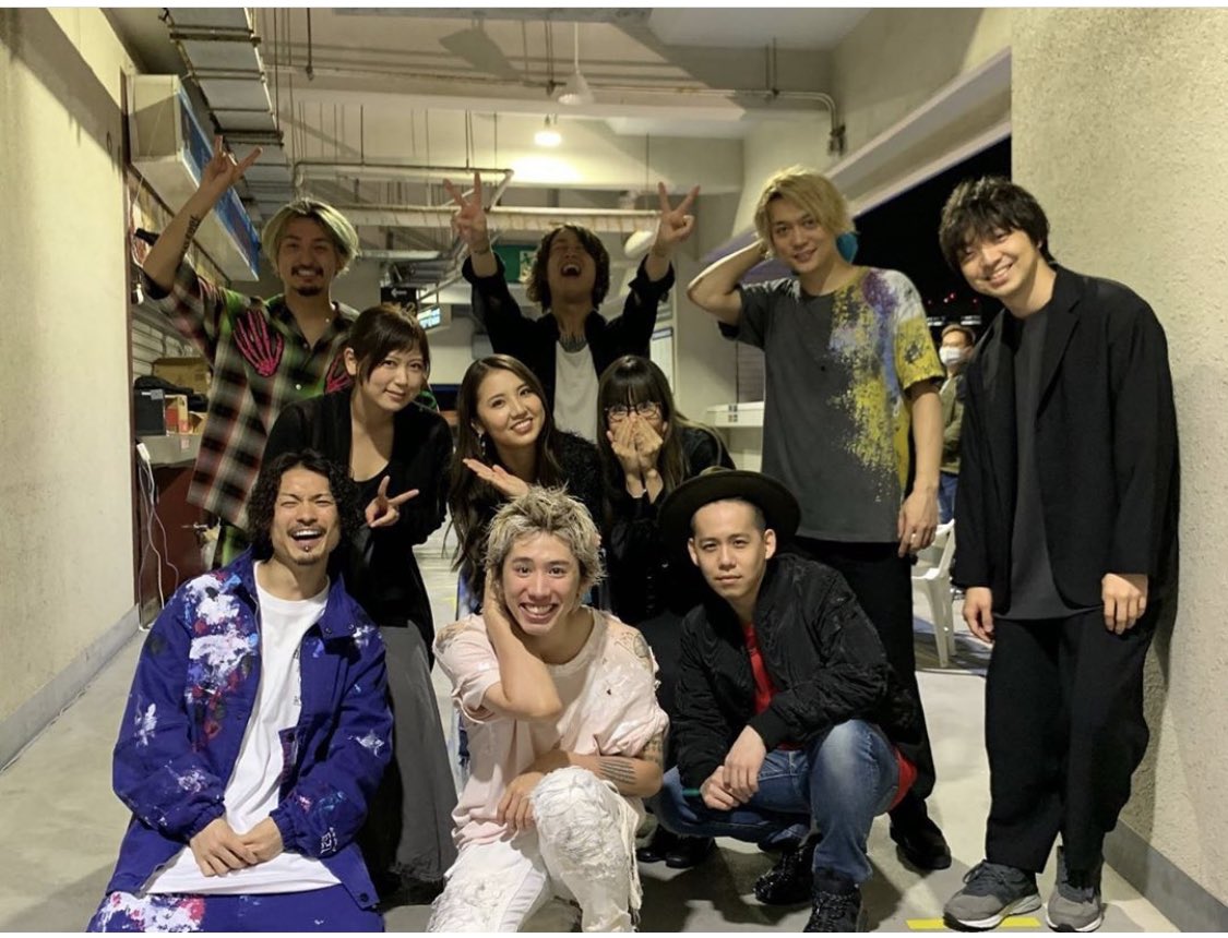 24r333's tweet photo. 昨日までアーカイブ配信をやってくれたから充分に楽しめた(˙˘˙̀ ✰
リアルタイムでも視聴できて満足( ´ ▽ ` )ノ
当たり前のようにライブが開催される日を楽しみにしてる✨✊🏽生きよう
#oneokrock #ワンオクロック #配信ライブ
#fieldofwonder #atstadium #stadium #live
#streaminglive #streaming https://t.co/1Wrh3ybNF8