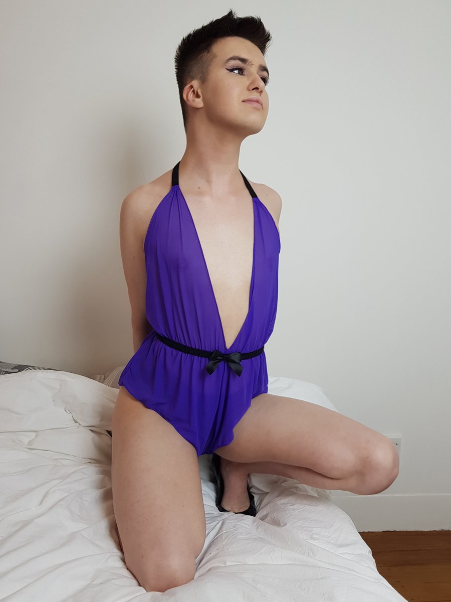 jetisatwork's tweet photo. got around to taking new photos! i love this colour so much. im a flouncy grape :) https://t.co/n6IyAqMaBI