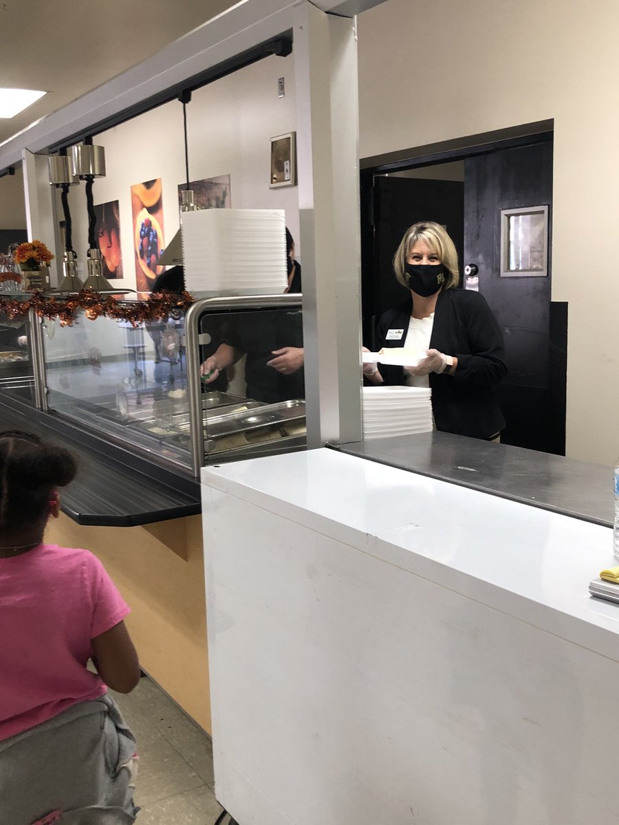 Happy National School Lunch Week! Main Street’s cafeteria staff is awesome! Thank you for serving our students each and everyday! Thank you, Mrs. Rosburg, Mrs. Gordon, Mr. Iverson, and Mrs. Clawitter for serving this week!