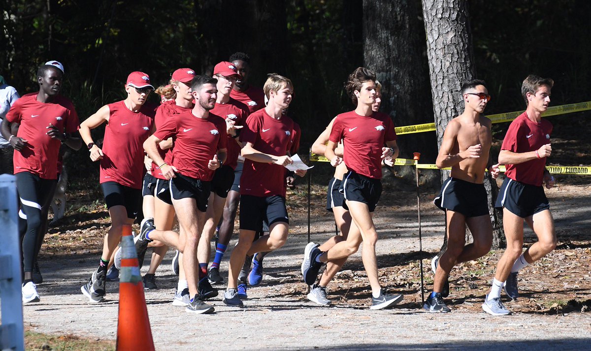RazorbackTFXC's tweet photo. 𝗥𝗮𝘇𝗼𝗿𝗯𝗮𝗰𝗸 men's team tours the Veterans Park course a day before the UAB Blazer Classic. https://t.co/4Ar8W595qI