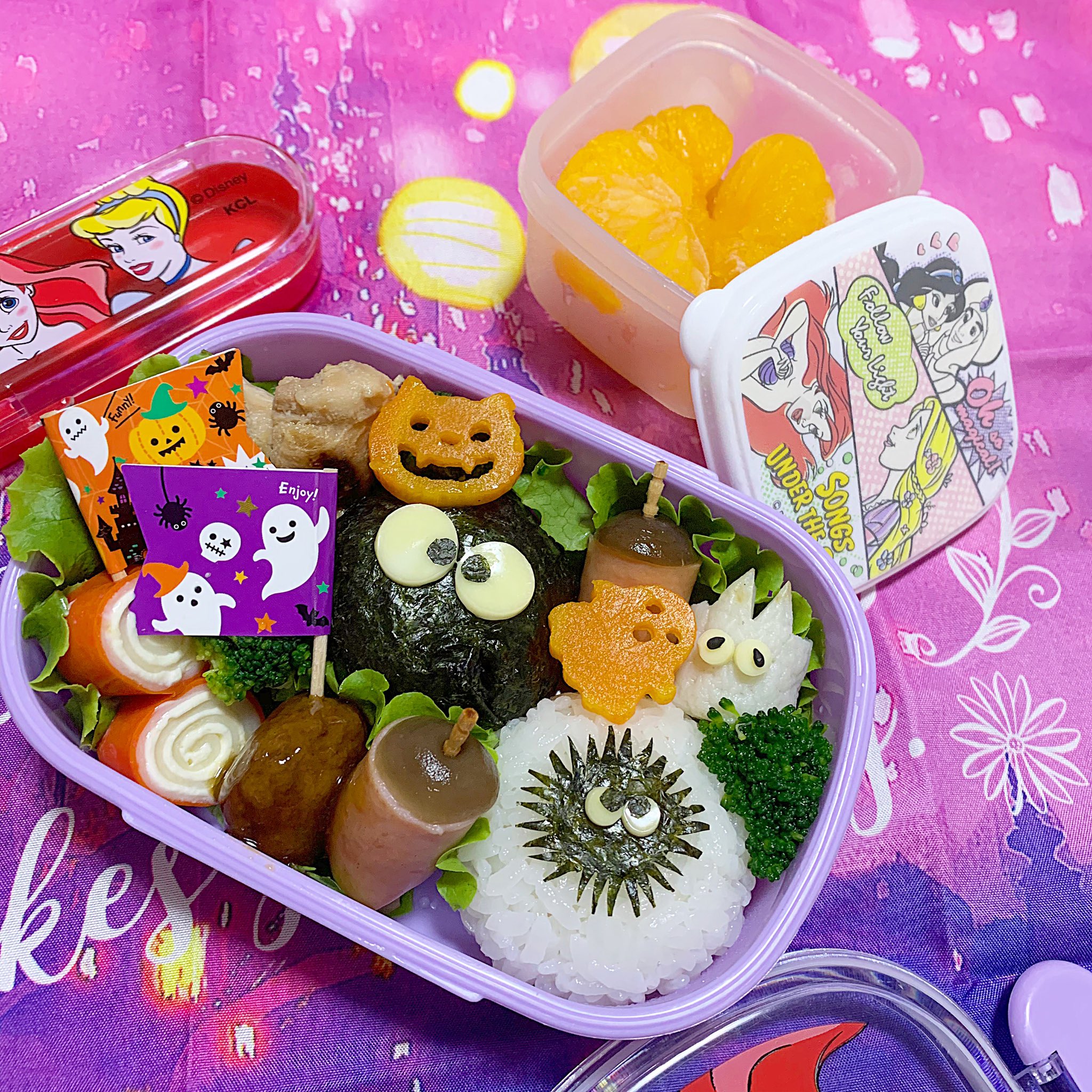 S まっくろくろすけと小トトロ弁当 長女は大事そうに保育園に持って行った キャラ弁 デコ弁 まっくろくろすけ ジブリ飯 お弁当作り楽しもう部 T Co Q6suzyzmb3 Twitter