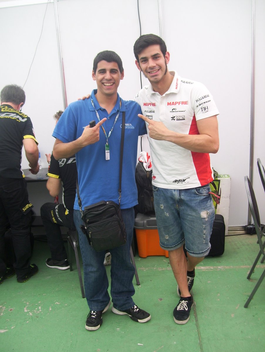 julianronaldo's tweet photo. @TAutomovilismo @AgustinaDun #KneeGround https://t.co/2lsiPRA0MJ