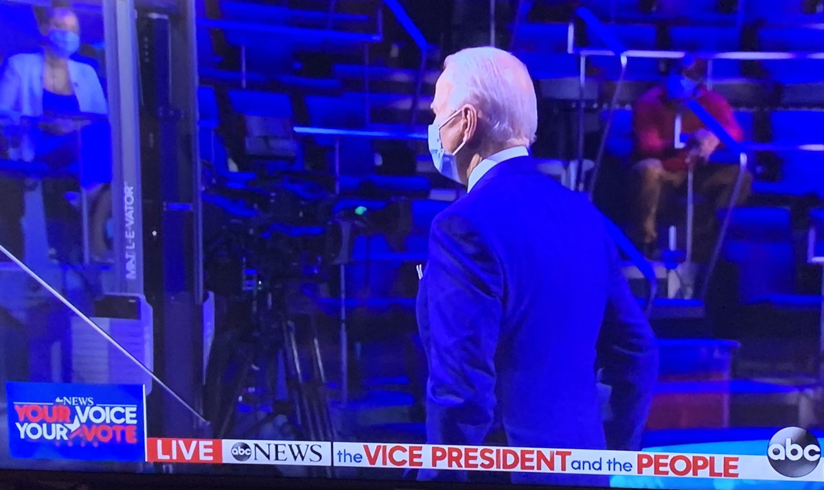 The #BidenTownHall has ended, but @JoeBiden is still answering people’s questions while wearing a mask. This is truly what a president looks and acts like. #VoteBidenHarris2020