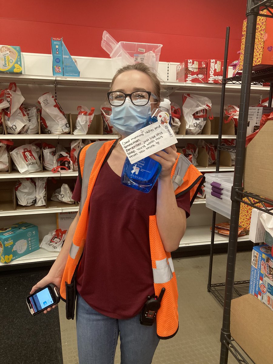 BattlesHallie's tweet photo. Guest service TM Jeniffer loves to leave sweet notes for the morning team when she closes! Be like Jennifer! #target #targetcares #targetcircle https://t.co/W1Y4wLh8LW