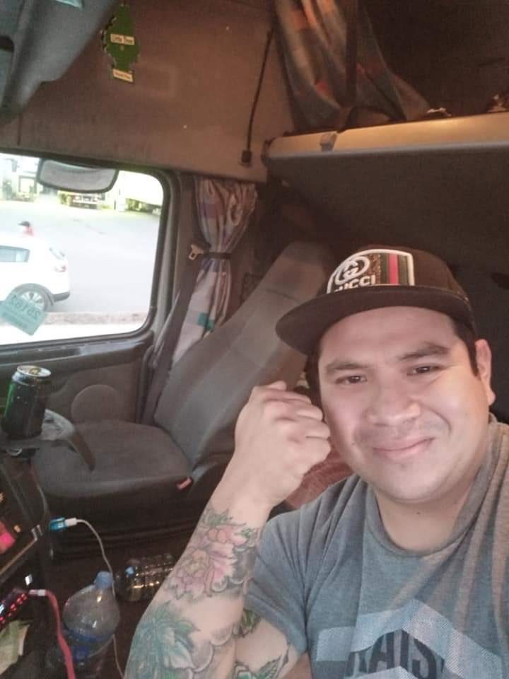 RicardoBototoCP's tweet photo. CCPCHILE conductor camión asaltado hoy en la tarde ,entre Alto Hospicio  hacia Arica .Alejandro Guzman M lo subieron  a un auto blanco aún no se sabe su paradero https://t.co/7cnnBIgXu2