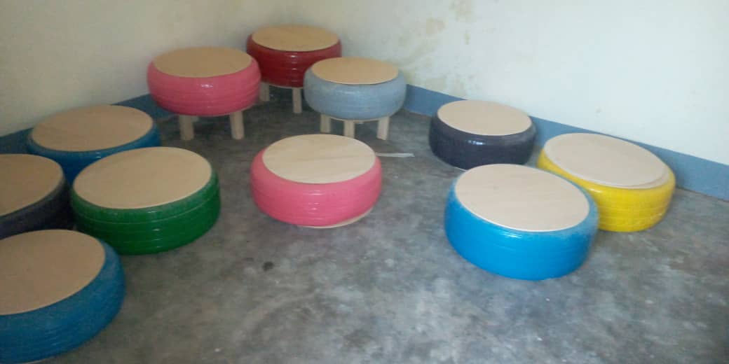 AndNoudji's tweet photo. ☑️ FORMATION EN RECYCLAGE DES PNEUS : JOUR 1 

📌 Edition 1: Transformation de pneus en Pouf simple.

Le Technique d'assemblage à l'honneur...

🚨 A tout de  pour l'assemblage des pièces afin de sortir le pouf. https://t.co/4xO4z0CmJN