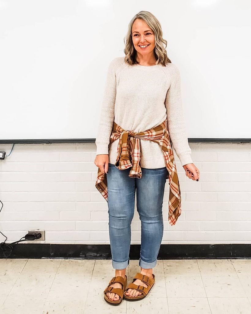 everydayjen's tweet photo. What temperature makes you stop wearing sandals and go for warmer shoes? I think it's 50 for me. Even though my tootsies were a little cold today, I'm taking every last opportunity to wear sandals before I have to put them away for winter. My father-in-l… https://t.co/XJYkDwhC2w https://t.co/2zjnwhNygw