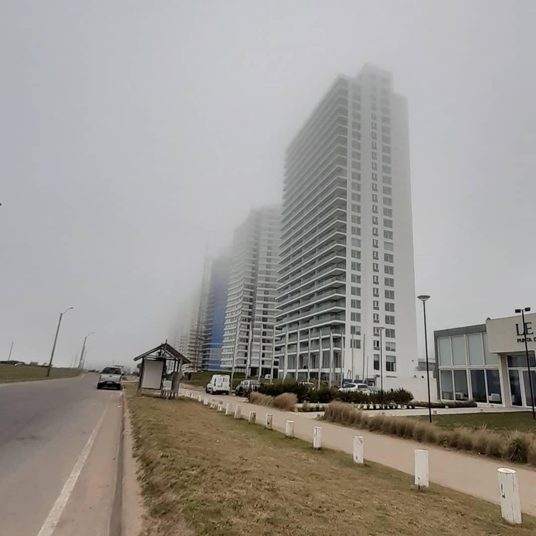 VeritoUruguay2's tweet photo. Niebla en #PuntadelEsta https://t.co/xuaCQXlGew