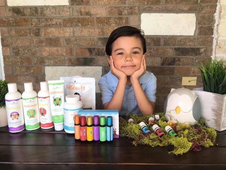NNaraluz's tweet photo. Quiero presumir a mi nie Bruno, el feliz con su set de Shampoo, crema para el cuerpo,gel de baño, pasta dental, etc. Y sin faltar su difusor Búho que ama.
Me encanta verlo por las noches antes de dormir, escoger la música, la luz y los aceites.
Te amo mi pequeñín!!
te extraño!!!! https://t.co/GldO8pF3Z1