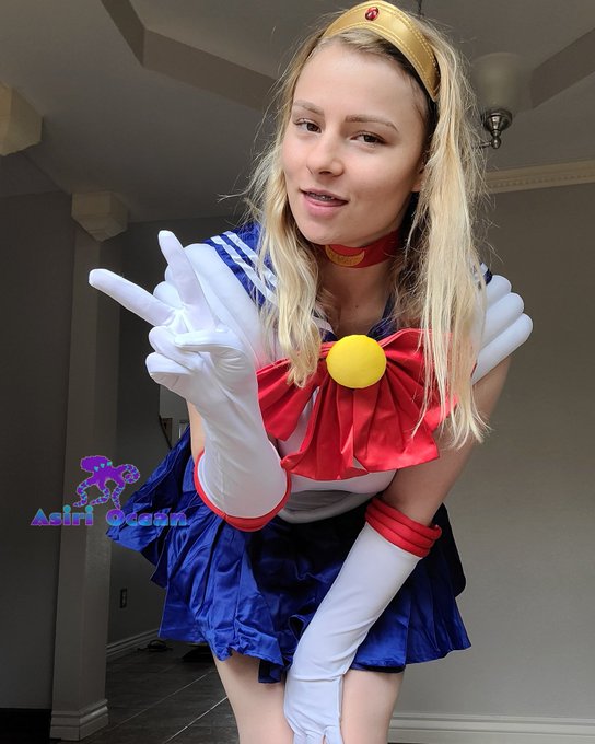 3 pic. Heyyy 
I'm sailor moon today #chaturbatehalloween https://t.co/MKPoofJRTh