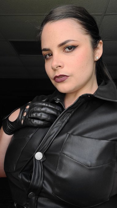 SmAcK maH BitCh Up

leather fetish ▪︎ leather gloves ▪︎ dominatrix https://t.co/zzaRw2LILM