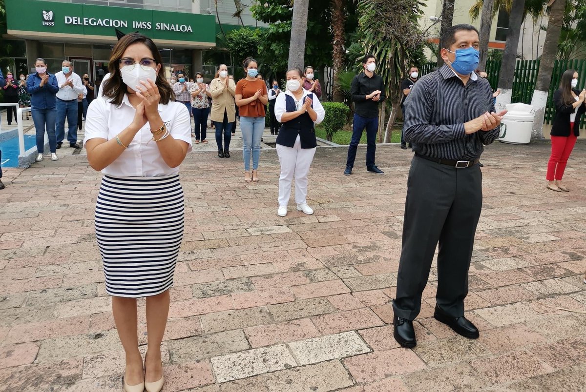 ImssSinaloa's tweet photo. Hoy #15deOctrubre personal el Órgano de Operación Administrativa Desconcentrada de #IMSSsinaloa, guardó un minuto de silencio por quien ha perdido la vida a causa del COVID-19 y brindó un minuto de aplausos para quienes hoy luchan contra esa enfermedad. 👏 
#IMSSsolidario https://t.co/TDcAuzGatG