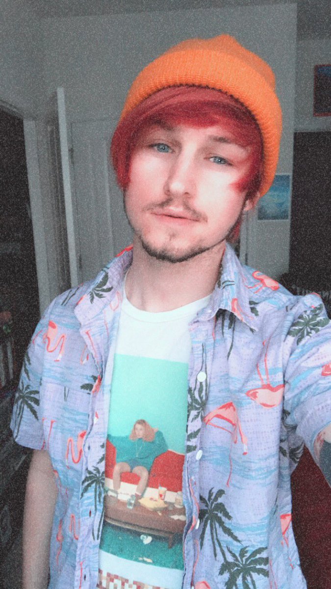 RichieTweetsHa's tweet photo. The @GlassAnimals fit for the Live Stream today 🍍🍊🎶🤙🏻
#LiveintheInternet #Streamland https://t.co/x74SATb6lE