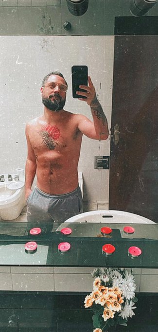 [pt] #sextou com mais um dia de grava&ccedil;&atilde;o...   [en] another day of recording...  📽️😌 https://t.co/Zf5<a href="/tag/sextou"class="tags">#sextou</a>