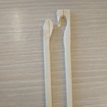 こんな割れ方をするなんて･･･!もう二度と見られないような割れ方をした割り箸!