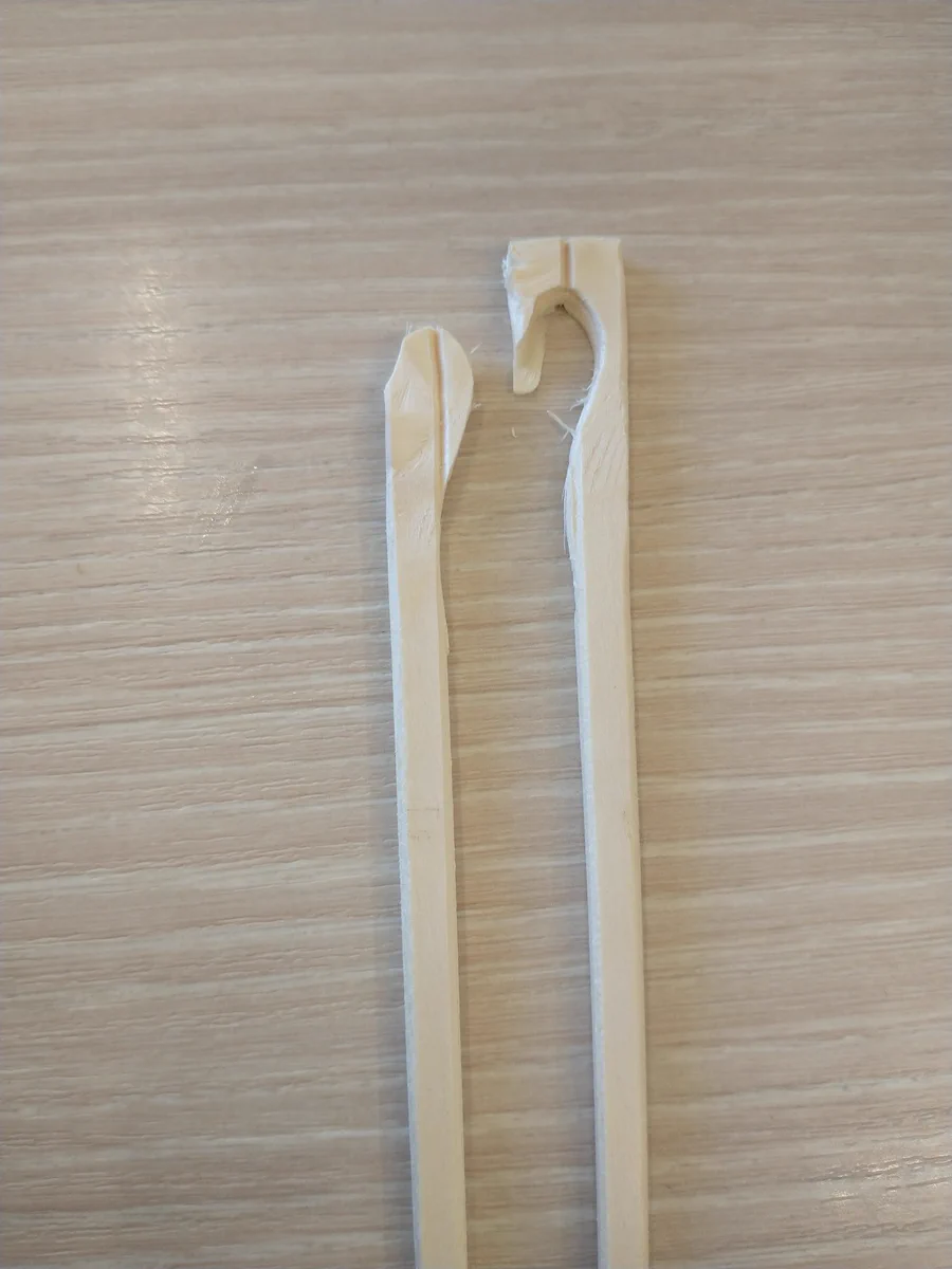 こんな割れ方をするなんて･･･！wwwもう二度と見られないような割れ方をした割り箸！www