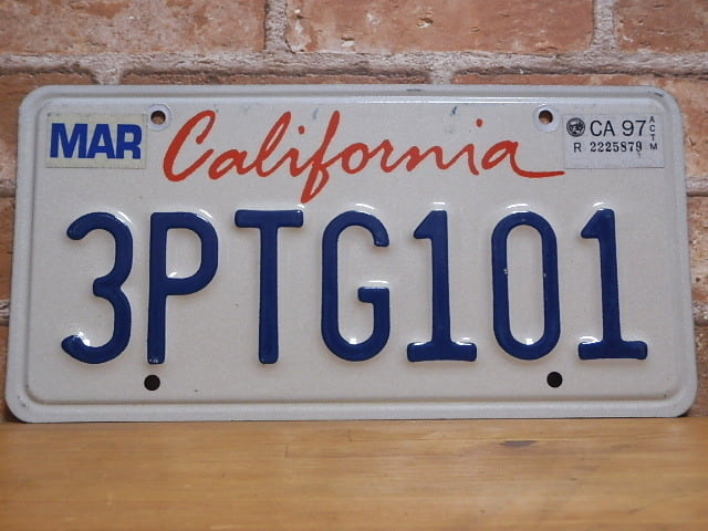 車 車用品情報 海外のナンバープレート紹介 カリフォルニア おしゃれですね このナンバープレート一度はつけてみたいですね ナンバープレート カリフォルニア 海外ナンバー 車 アメリカ 外車