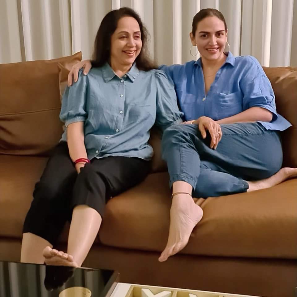 Esha Deol wishes Happy Birthday to mom .  