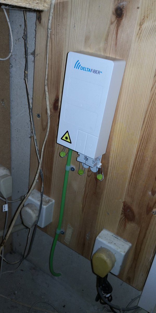 Spithout's tweet photo. Yes fiberoptics are finally in the house...:-) Thanks to @vGelderGroep and @glasbuitenaf /@deltafiber ...  now let's see how fast @Solcon will be with sending the modem and getting us to a 21st century connection.... https://t.co/SCjZX9hNXU
