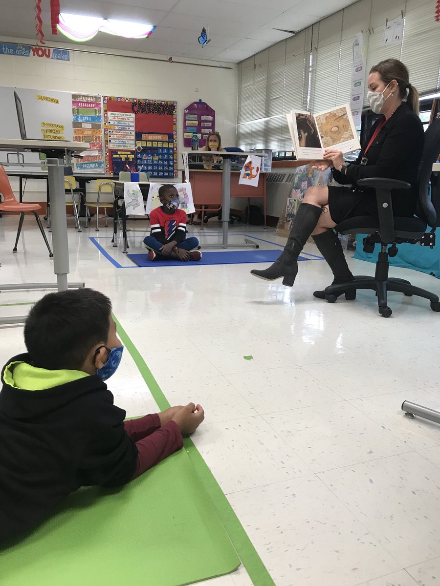 The students had so much fun listening to the story The True Story of the Three Little Pigs read by Mrs Lohse! Thank Mrs Lohse! The wolf is totally innocent!  #asd4all #beaverbeliefs ⁦<a href="/kim_lohse4/">Dr. Kim Lohse</a>⁩ ⁦<a href="/Janet_Diaz4/">Janet Diaz</a>⁩ ⁦@ATESPrincipal⁩