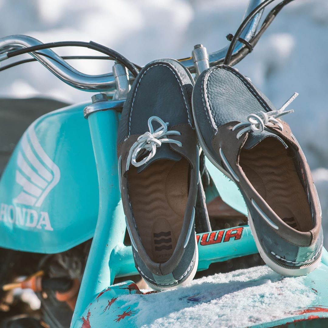 stores that sell sperrys