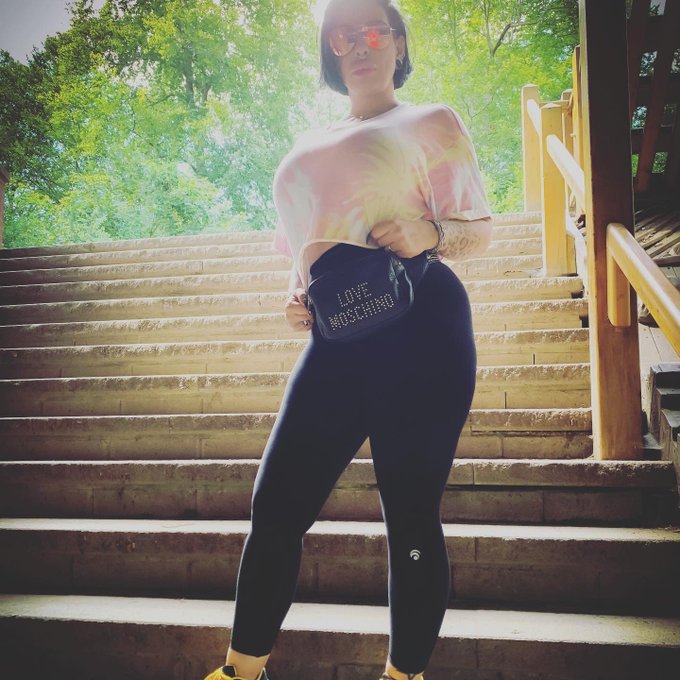 [WERBUNG] Good morning honeys, i wish you a nice friday and a hot weekend 💋❤️🥂🍾 #friday #weekend #moschino<a href="/tag/boss"class="tags"><span>#boss</span></a><a href="/tag/rayban"class="tags"><span>#rayban</span></a><a href="/tag/friday"class="tags"><span>#friday</span></a><a href="/tag/workout"class="tags"><span>#workout</span></a><a href="/tag/lips"class="tags"><span>#lips</span></a><a href="/tag/makeup"class="tags"><span>#makeup</span></a><a href="/tag/sun"class="tags"><span>#sun</span></a>