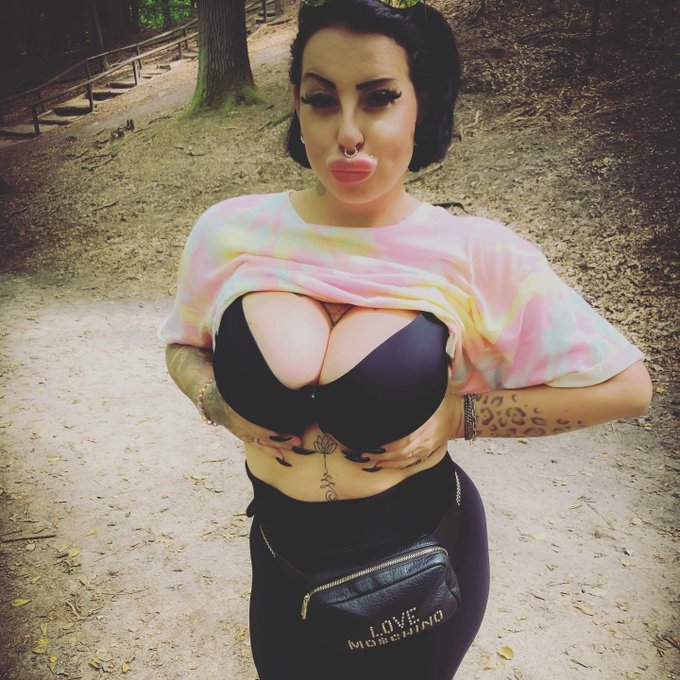 [WERBUNG] Good morning honeys, i wish you a nice friday and a hot weekend 💋❤️🥂🍾 #friday #weekend #moschino<a href="/tag/boss"class="tags"><span>#boss</span></a><a href="/tag/rayban"class="tags"><span>#rayban</span></a><a href="/tag/friday"class="tags"><span>#friday</span></a><a href="/tag/workout"class="tags"><span>#workout</span></a><a href="/tag/lips"class="tags"><span>#lips</span></a><a href="/tag/makeup"class="tags"><span>#makeup</span></a><a href="/tag/sun"class="tags"><span>#sun</span></a>