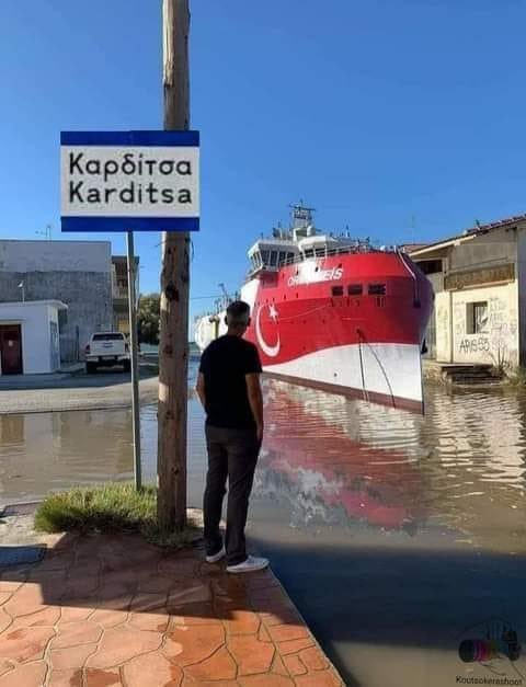 EkbHSqnXUAACejD?format=jpg&name=small