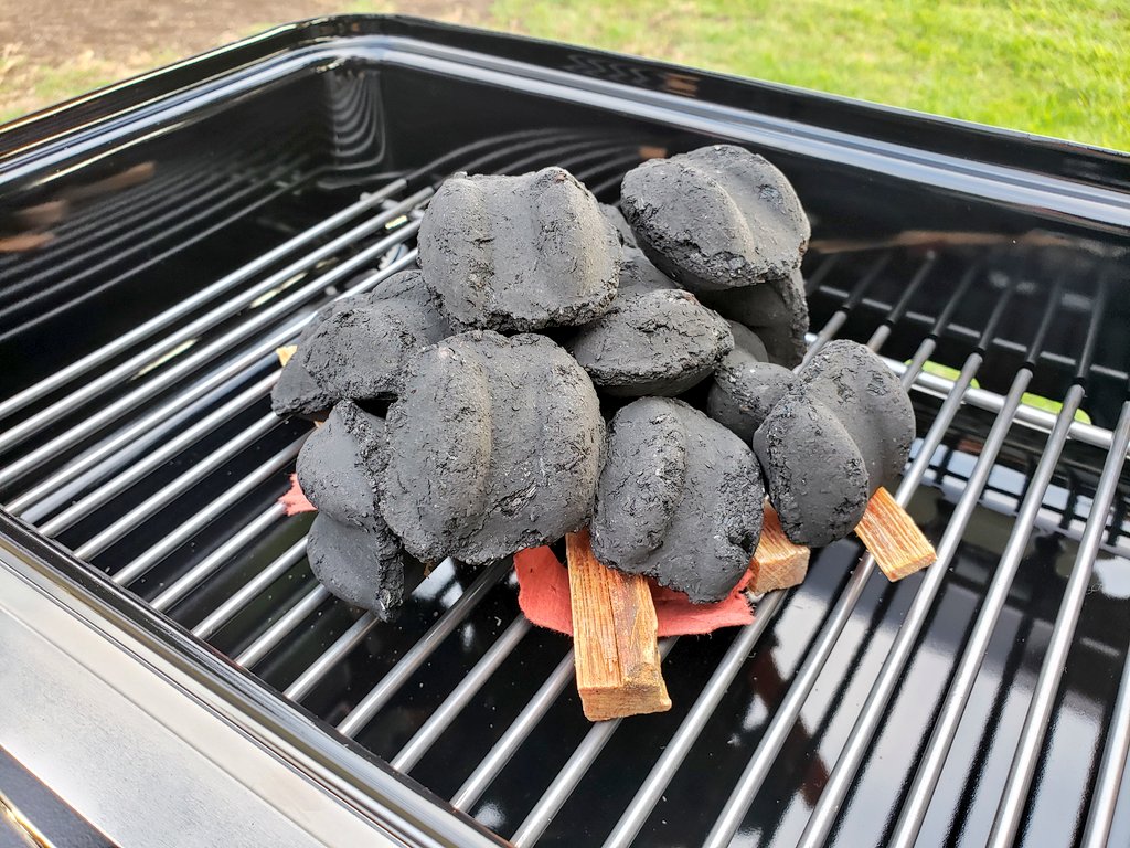 tinyocean_rving's tweet photo. First time using our @WeberBBQs #GoAnywhere! I think there are worse places to enjoy #chicken, #asparagus, #flatbread, and #smores! 😊 #RVTrip9 #RVingUS https://t.co/QTdgbGbFkM