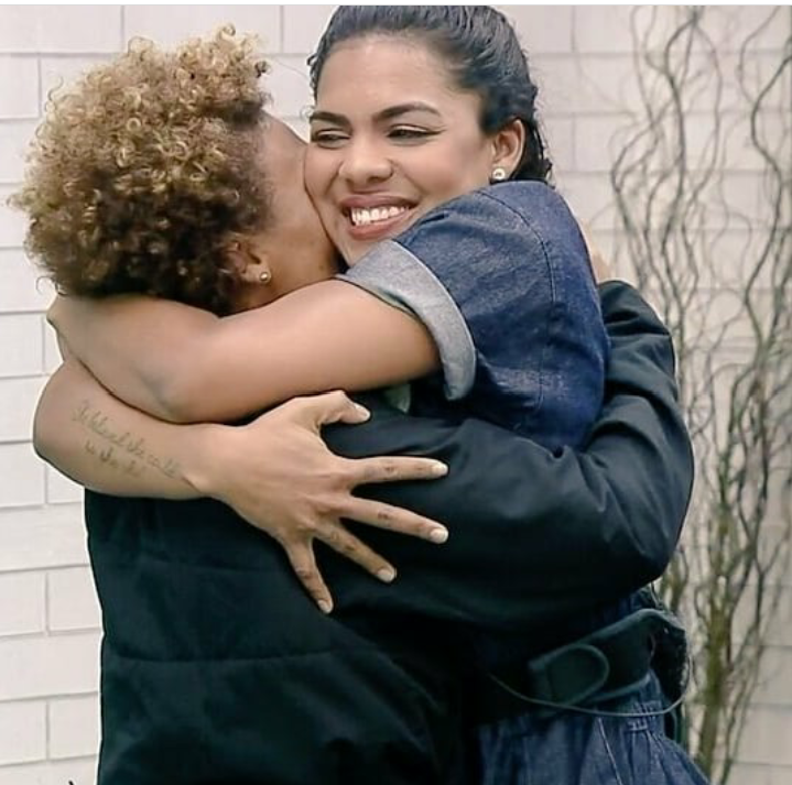 Breandradeeh's tweet photo. Se te faz feliz ver o vôo do seu proximo então você entendeu tudo! #AFazenda12 #afazenda #EliminacaoAFazenda https://t.co/lQh9tiYfkt