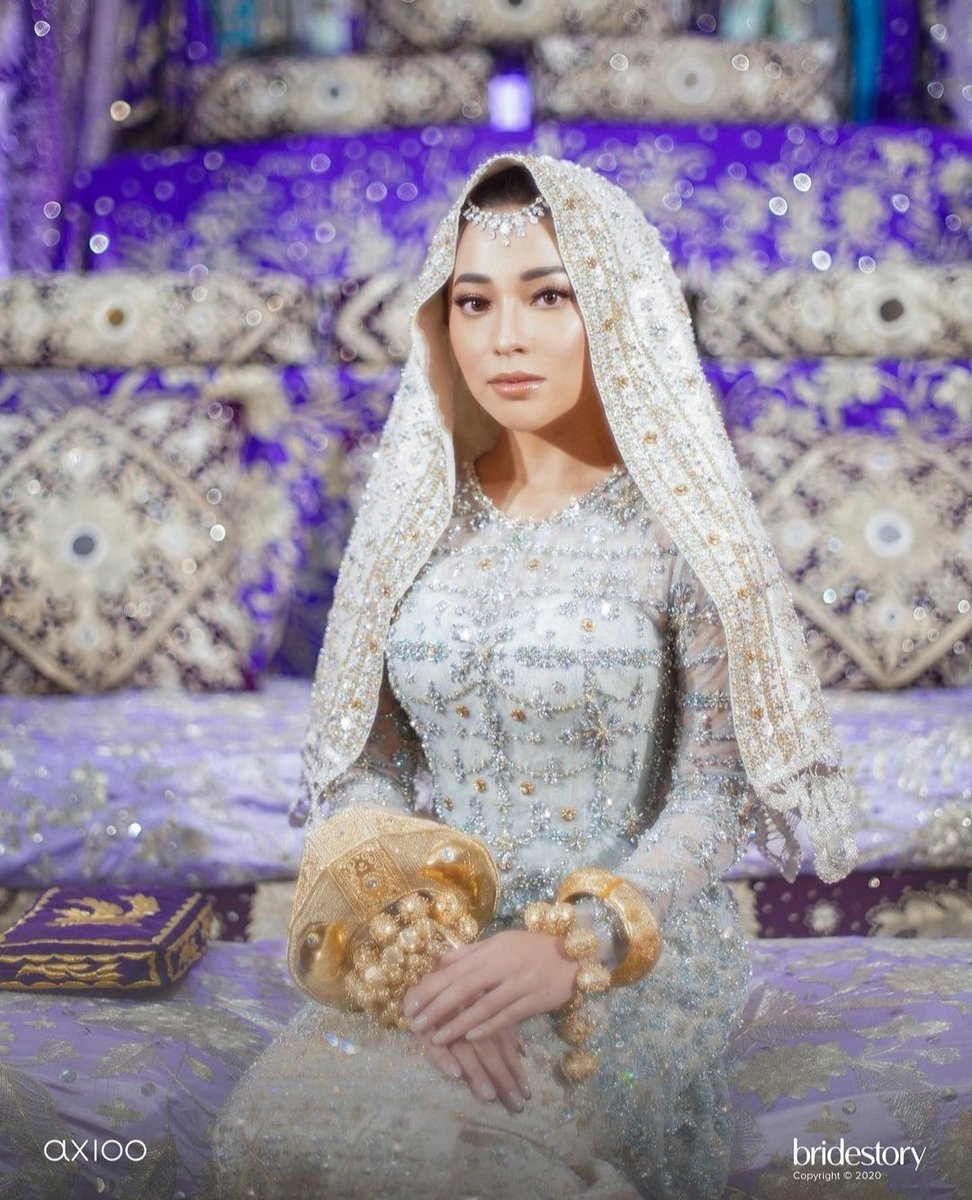 tawlilihuf's tweet photo. Dari tunangan sampe akad, cakep-cakep banget baju yg dipake Nikita Willy. Warnanya itu lho, hhhhhh gemash https://t.co/6bIOlmrW0N