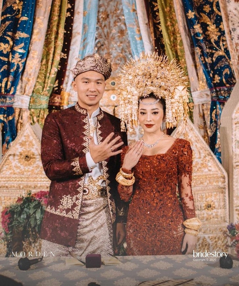 tawlilihuf's tweet photo. Dari tunangan sampe akad, cakep-cakep banget baju yg dipake Nikita Willy. Warnanya itu lho, hhhhhh gemash https://t.co/6bIOlmrW0N
