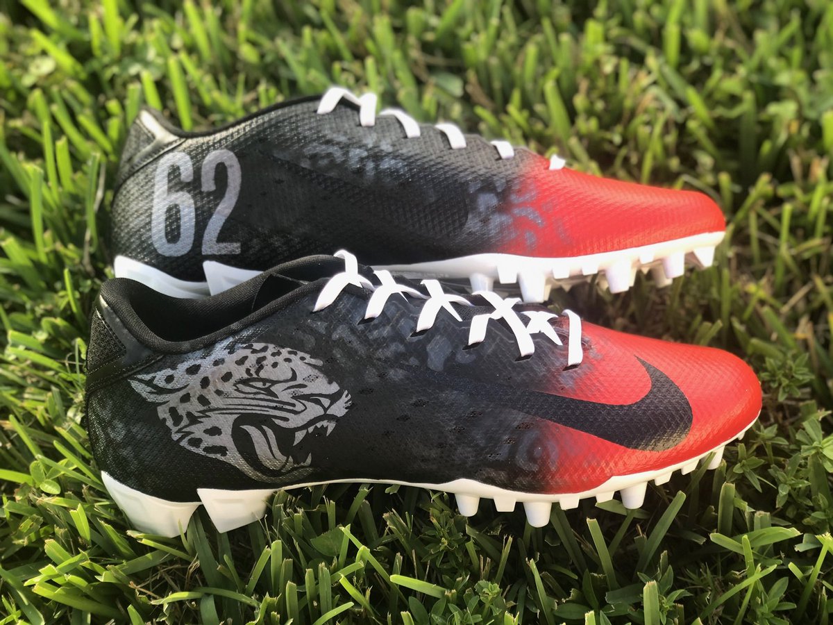 NachoShoe's tweet photo. Custom Nike Vapor Untouchable 3 in PSL High School team colors. Ready for those Friday Night Lights!

@jacquardusa @jacquardproducts @liquidkicksofficial 
#NachoShoe #Nike #customshoes #teamjacquard #jacquardusa #jacquardproducts #liquidkicksofficial #liquidkicks #sneakerhead https://t.co/61uC76lpkq