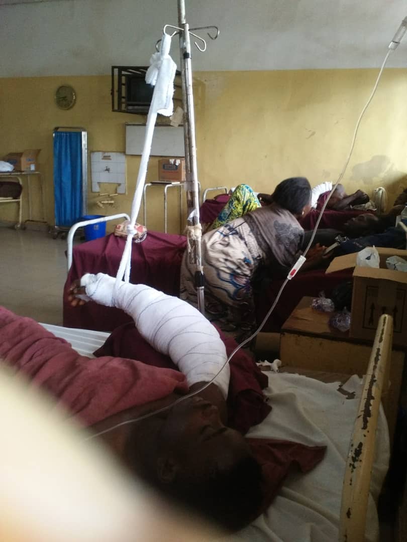 Ndumadrid's tweet image. Oguegbe Chinecherem was shot last night by police in Front of firstbank Abakpa Enugu last night please RT we need help @segalink @SavvyRinu @obyezeks @aproko_doctor #EndPoliceBrutality