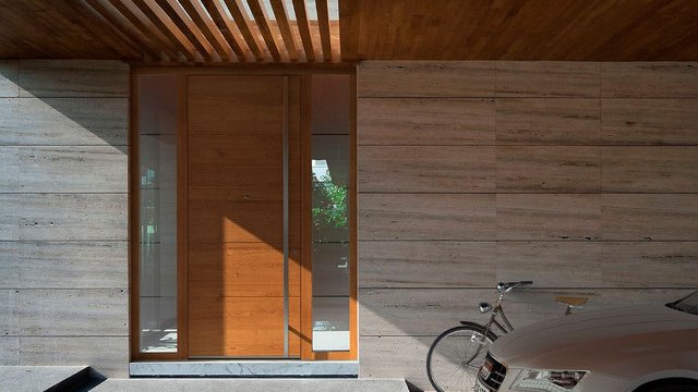 PirnarG's tweet image. The #door of larch wood #design creates a sense of softness and is a combination of the modern and the traditional.