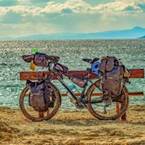 #VOYAGE #VELO
Plus que jamais, le vélo devient notre meilleur allié au quotidien. Mais si on l'emmenait au-delà ? C'est le pari qu'on fait les cyclo voyageurs. Venez écouter leurs histoires dimanche 18 à 14h30  à la Maison Écocitoyenne !
facebook.com/events/6735221…