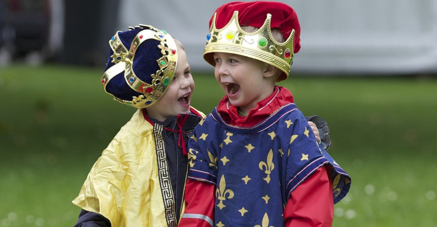 kidsproof030's tweet photo. 🏰 Ontdek @kasteeldehaar van 10 t/m 25 oktober tijdens een van de drie te gekke gratis speurtochten. 🍂 Ga op zoek naar alle echte en fantasiedieren tijdens de ZOO-k speurtocht of kom alles te weten over het kasteel bij de speciale kijktocht! 👉 https://t.co/hAB7TnrLHh https://t.co/uFN3DSuyqU