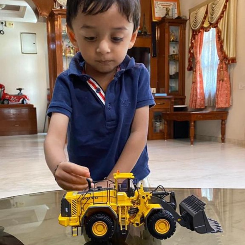 VolvoCEIndia's tweet photo. Kanav Dholu shares his love for machines with Volvo CE! #VolvoCEIndia #VolvoCEFans https://t.co/k5OChyFdLQ