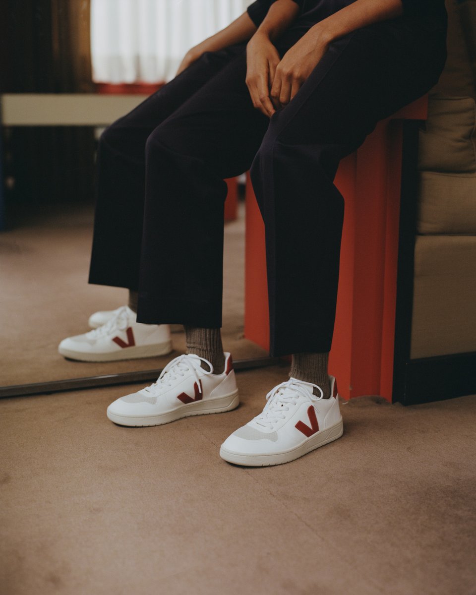 Estas Veja V-10 CWL White Rouille no solo son preciosas ✨✨ sino que además son veganas. 🌎

CWL, es algodón revestido de PU y resina fabricada aprovechando residuos provenientes de la industria de maíz. 🌽 👉 bit.ly/344Slca

#vejav10  #vegan
#BilbaoShopping