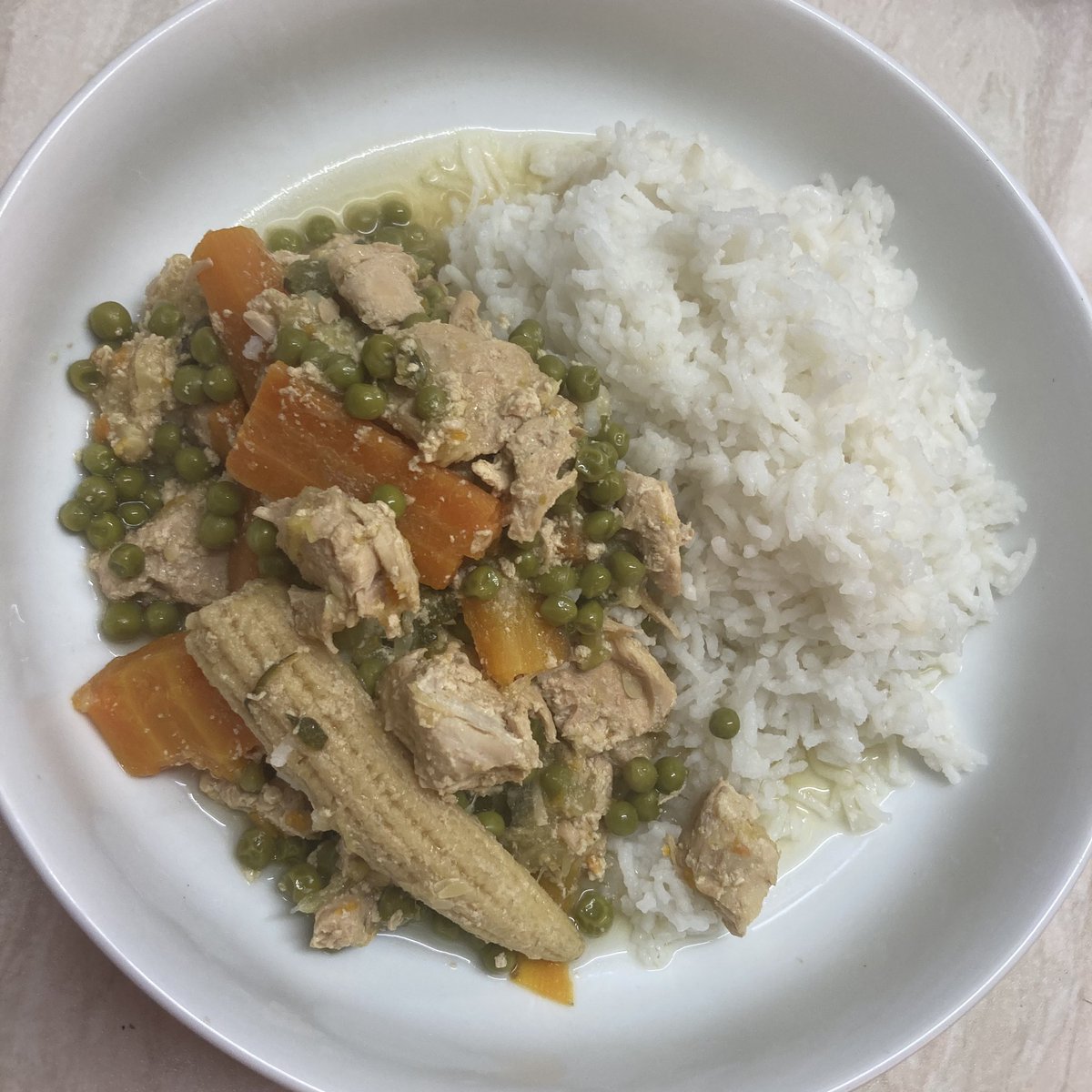 SWKellyBSE's tweet image. Ok - so it tastes better than it looks; but wow, Thai green curry was a winner and so pleased it was waiting after group last night.
#slimmingworld 
#slimmingworlduk 
#swgroup
#swpowerofgroup 
#weightloss 
#support 
#burystedmunds 
#stowmarket 
#thaicurry